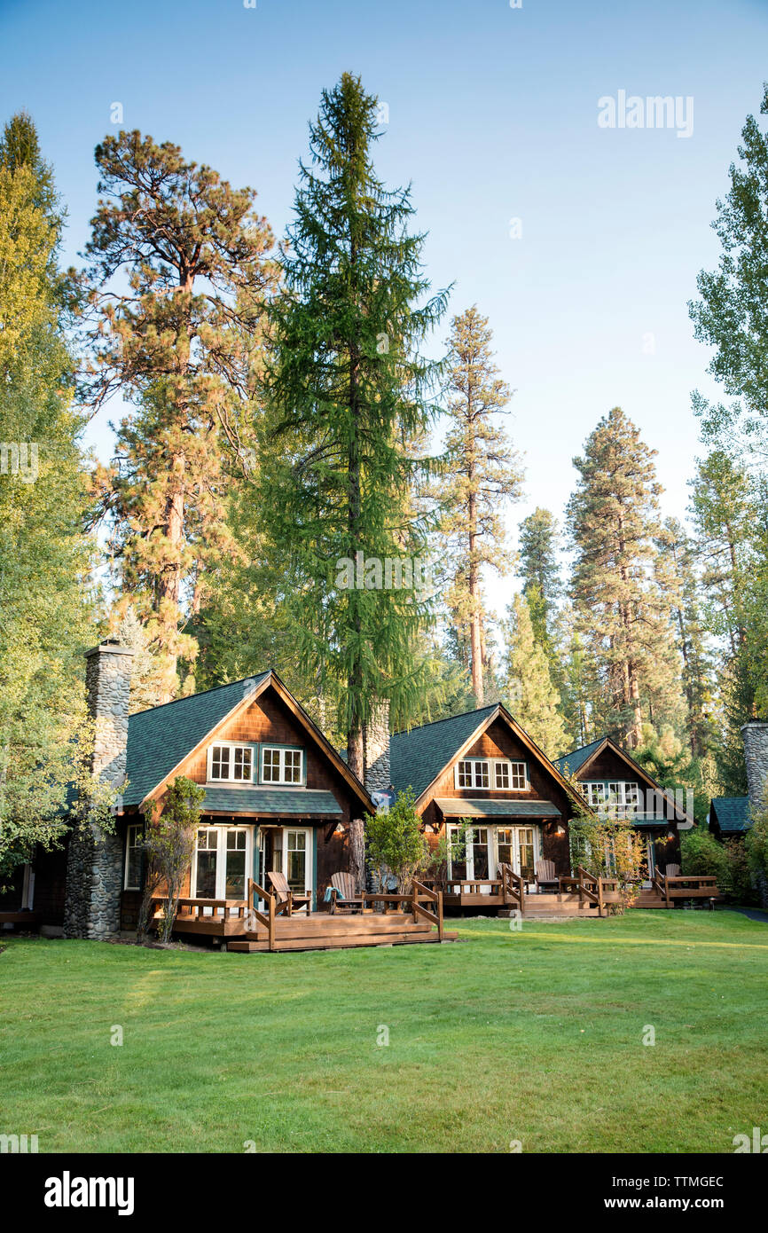 USA, Oregon, Camp Sherman, Metolius River Resort, Morning Light cabins Stock Photo