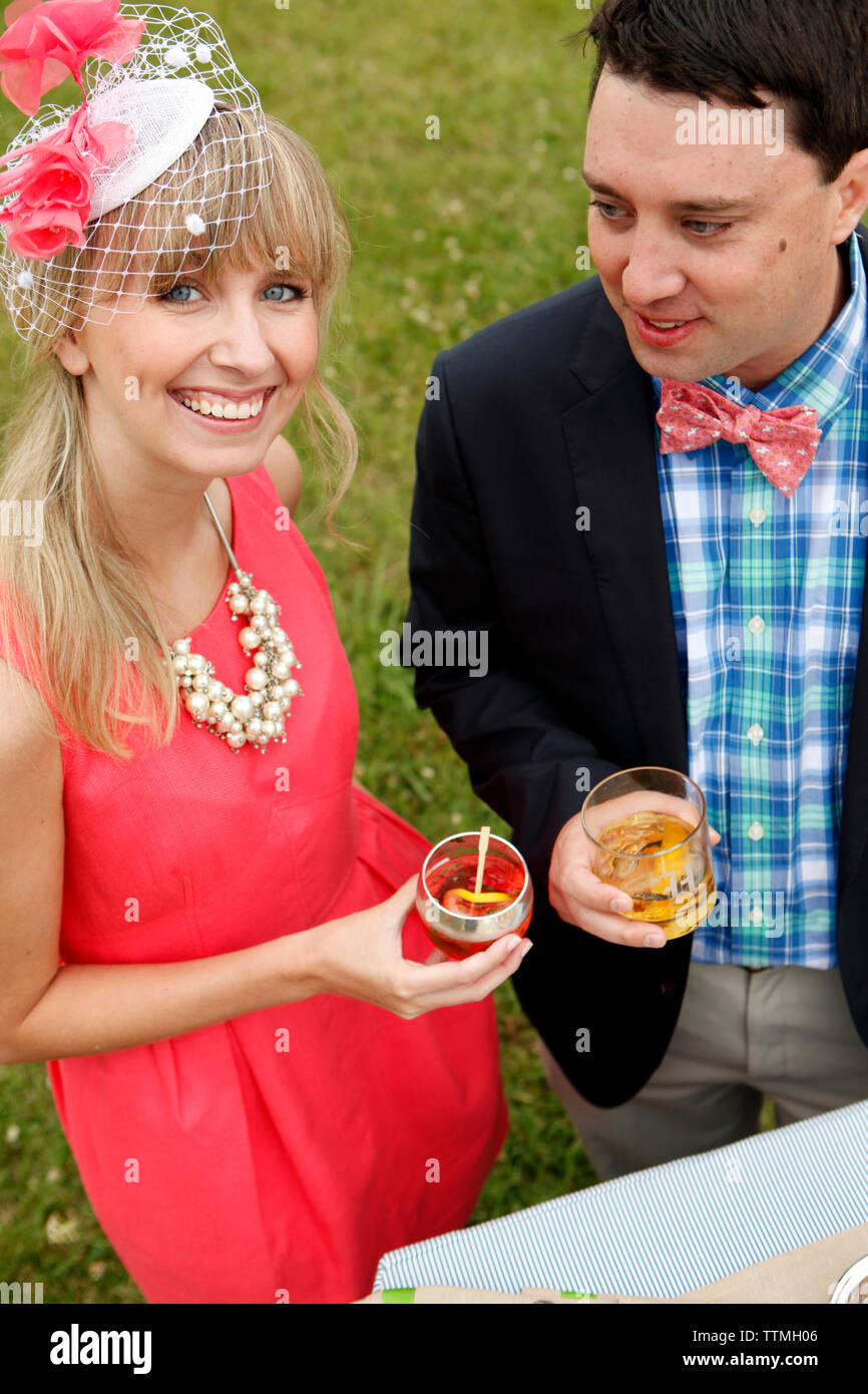 USA, Tennessee, Nashville, Iroquois Steeplechase, a young man and woman drink Moonshine Cherry-Basil Blush and Tennessee Whiskey Stock Photo