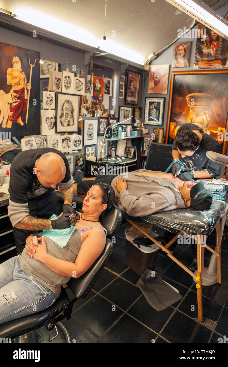 Los angeles tattoo artist hi-res stock photography and images - Alamy