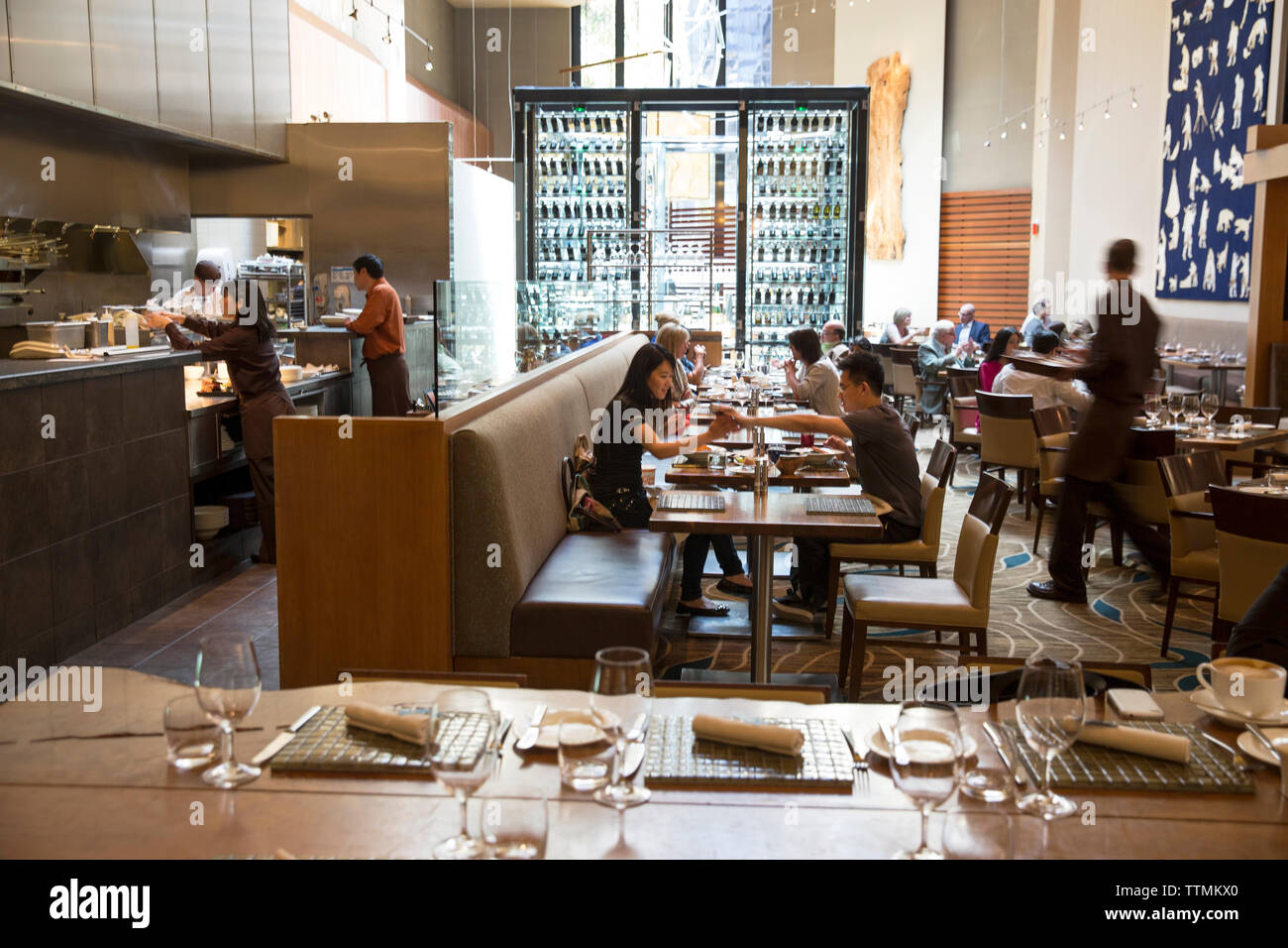 CANADA, Vancouver, British Columbia, people have lunch at the Four Seasons  restaurant Yew Stock Photo - Alamy