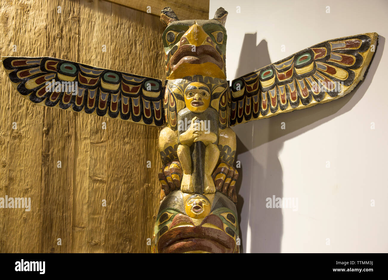 Spirit animal totem pole hi-res stock photography and images - Alamy
