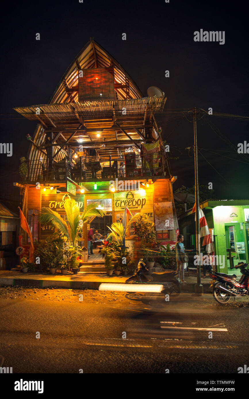 INDONESIA, Flores, evening exterior of the Treetop restaurant in Labuan Bajo Stock Photo