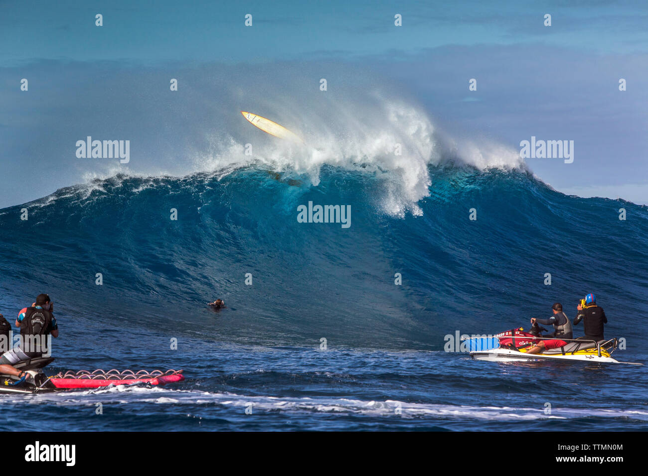 USA, HAWAII, Maui, Jaws, big wave surfers taking off on a wave at Peahi on the Northshore Stock Photo