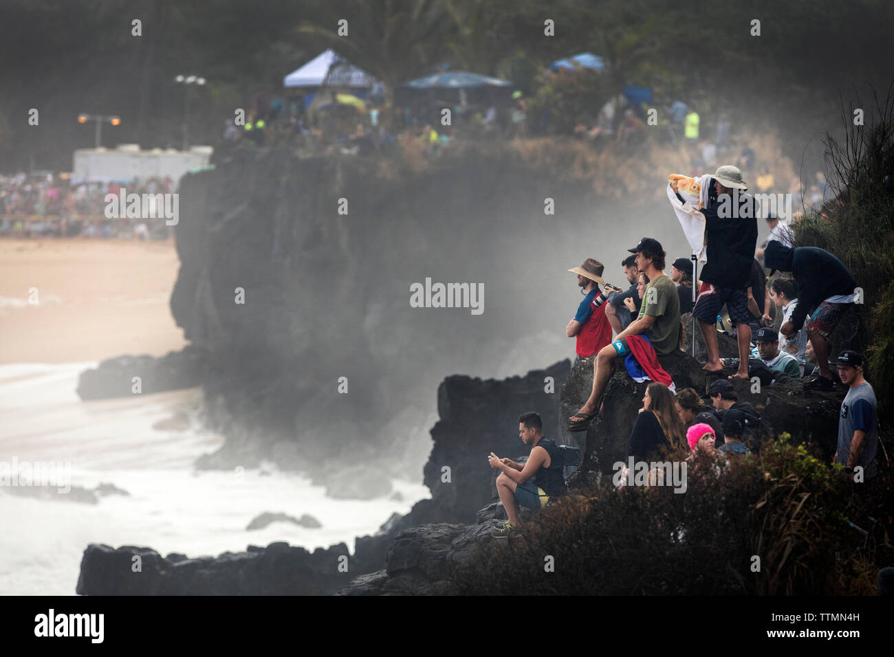 HAWAII, Oahu, North Shore, Eddie Aikau, 2016, spectators watching the