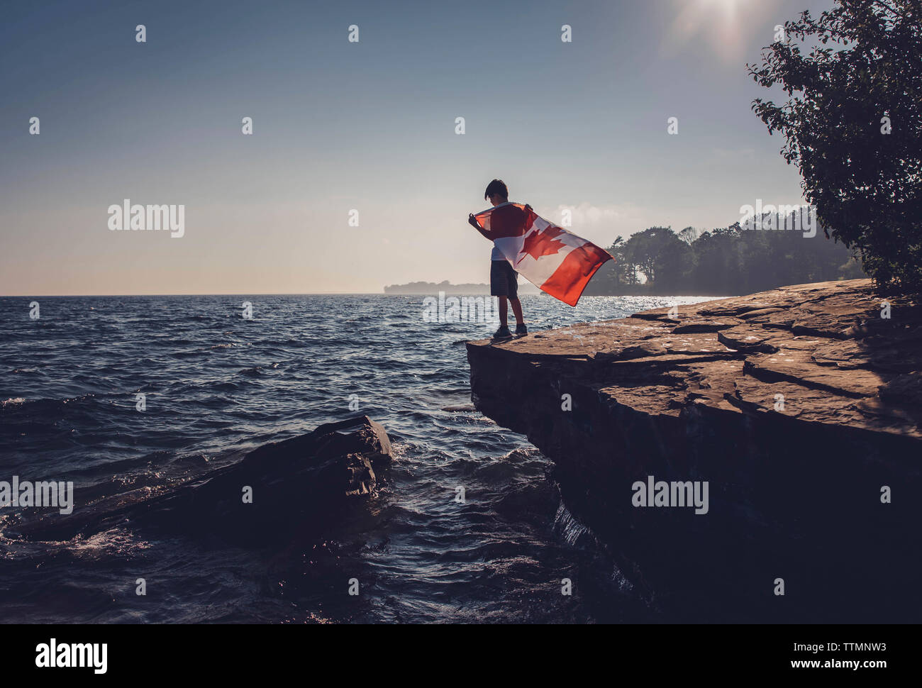 Child canadian flag hi-res stock photography and images - Alamy