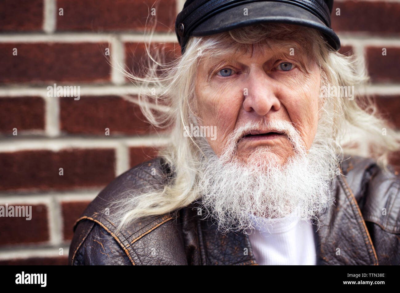Portrait of senior man in leather jacket Stock Photo - Alamy