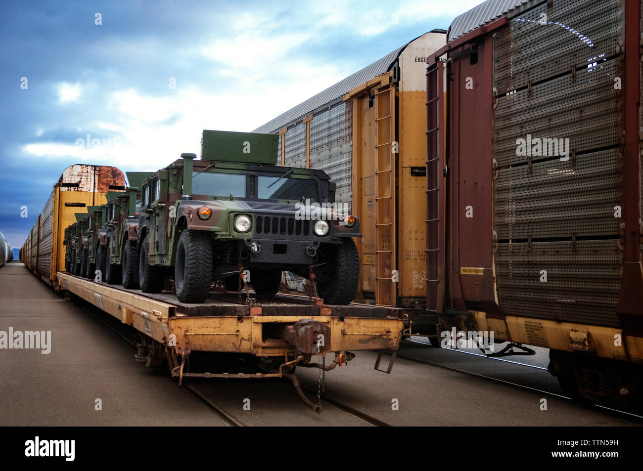 Vehicles with tracks hi-res stock photography and images - Alamy