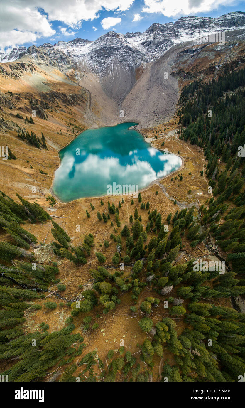 Blue lake and mountains hi-res stock photography and images - Alamy