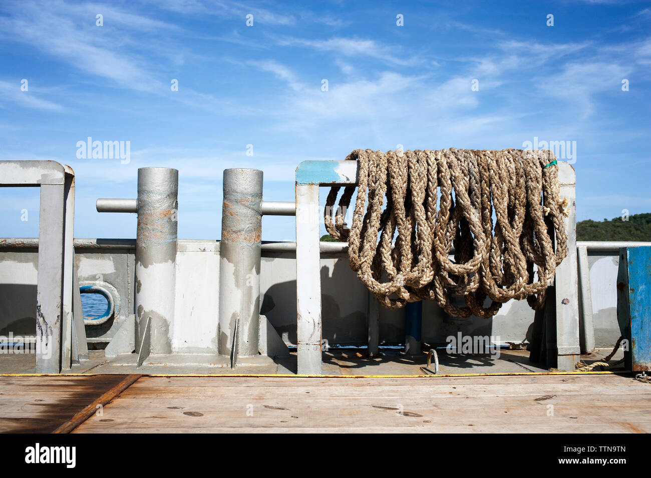 Boat Deck Rope Spring Deck strength hi-res stock photography and images - Alamy