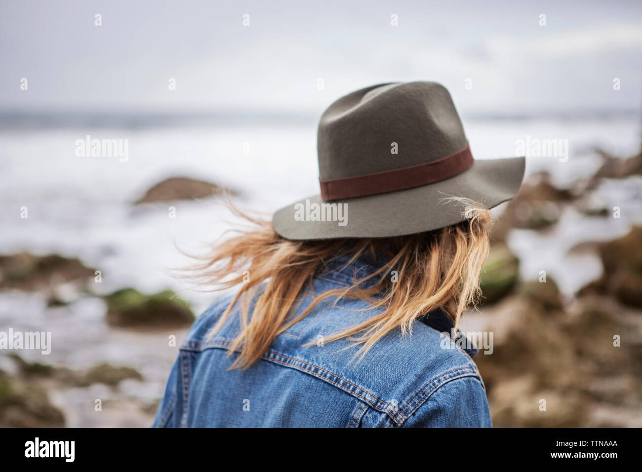 Male rear view hair hi-res stock photography and images - Alamy