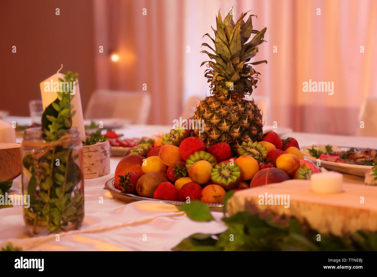 Wedding dinner table with fruits on plate in restaurant Stock Photo - Alamy