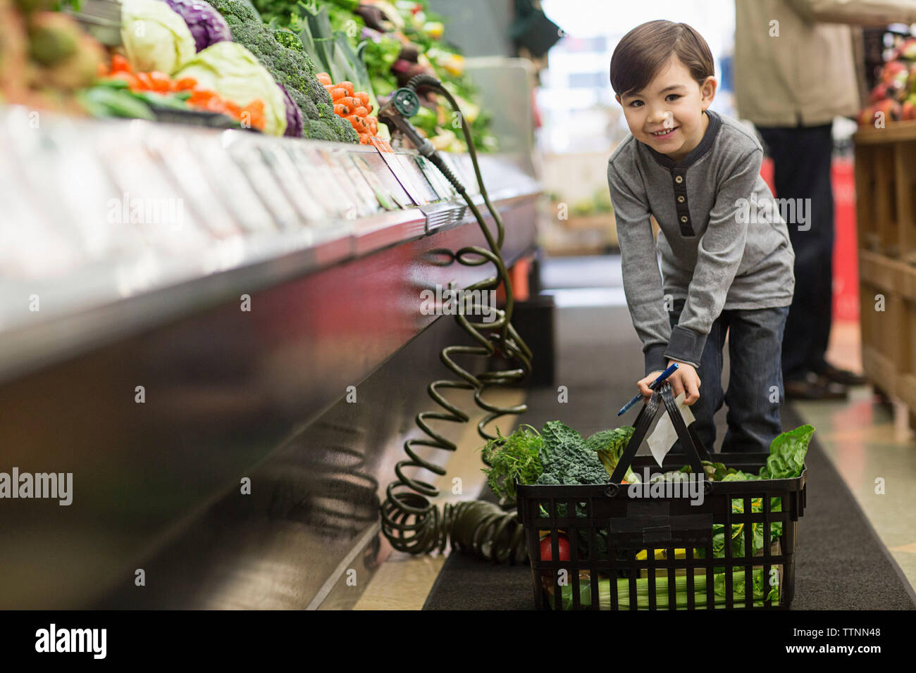 Vegetables supermarket shelves hires stock photography and images Alamy
