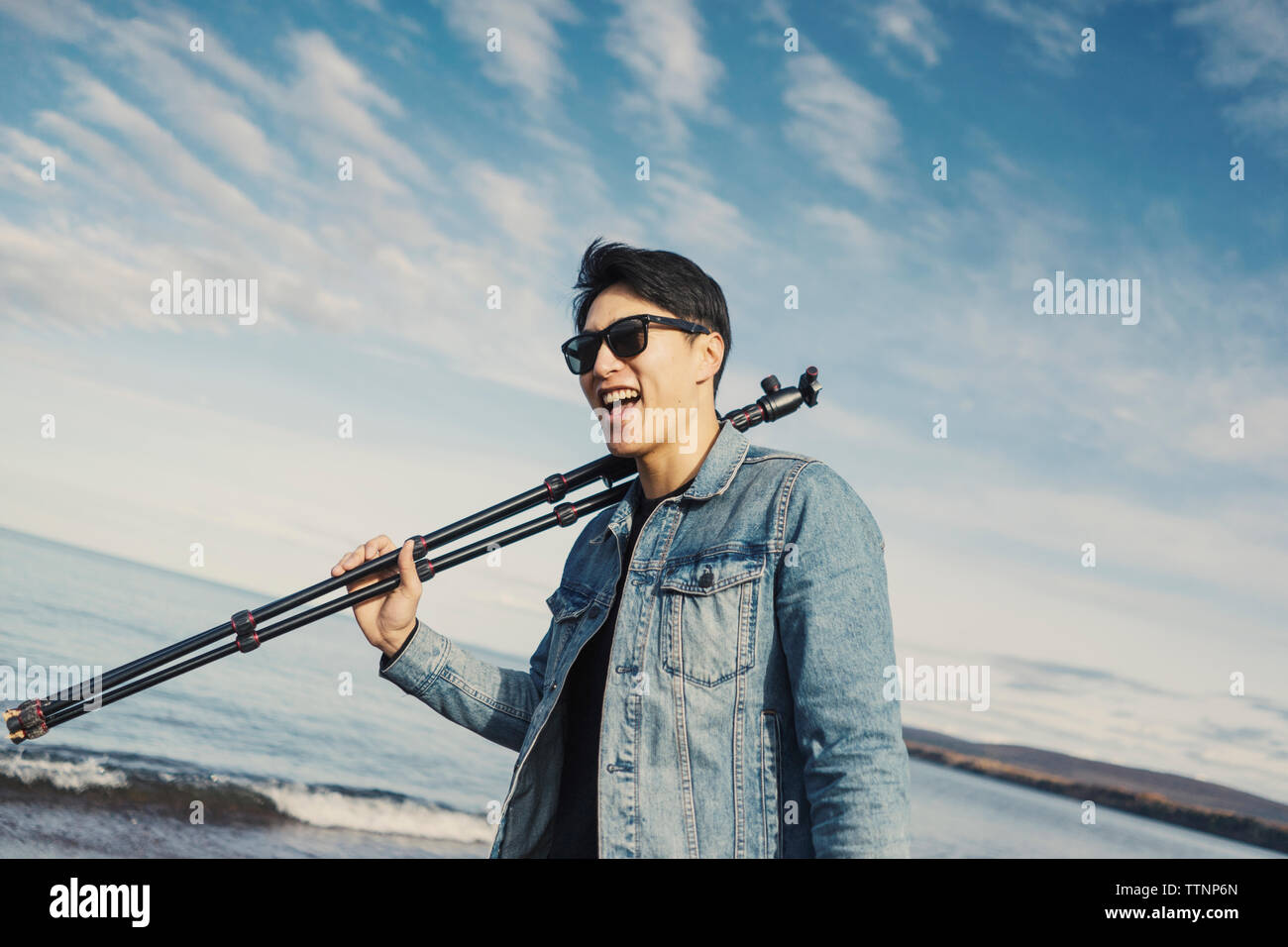 Laughing old indian man hi-res stock photography and images - Alamy