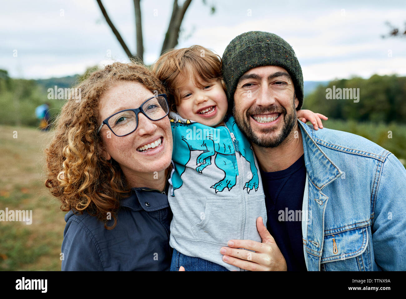 Portrait happy family three holding hi-res stock photography and images ...