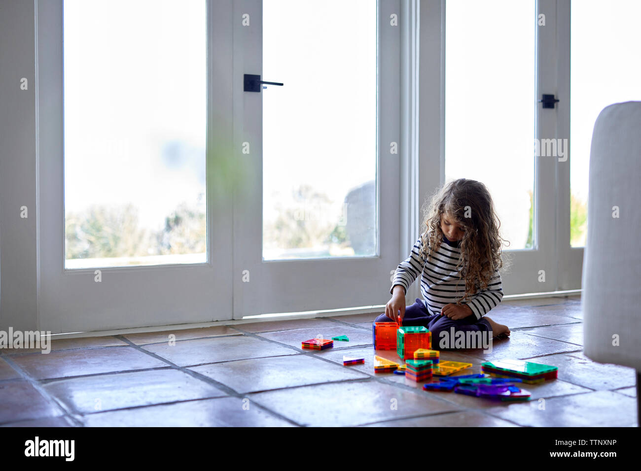 Kneeling on floor hi-res stock photography and images - Alamy