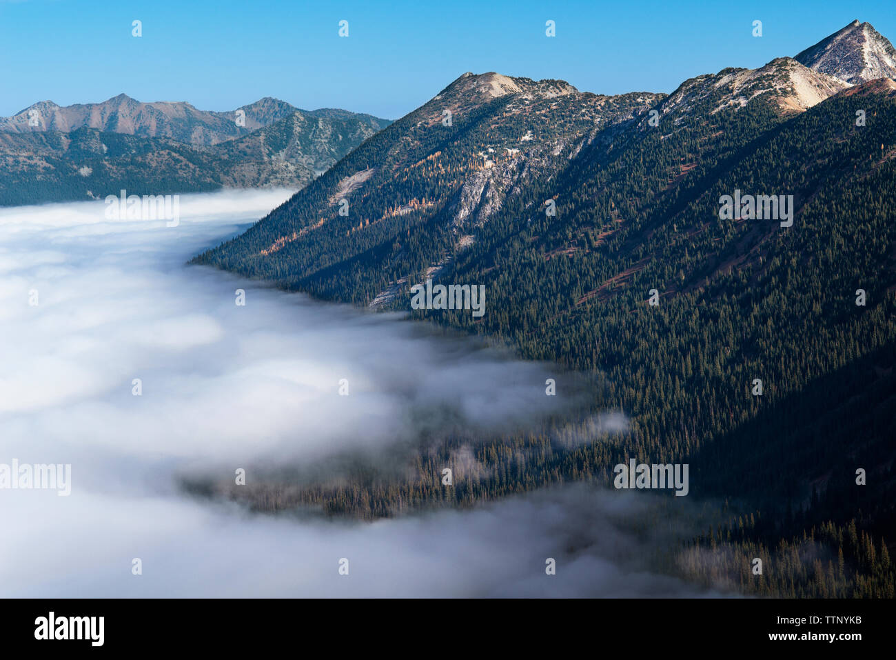 Scenic sky valley hi-res stock photography and images - Alamy