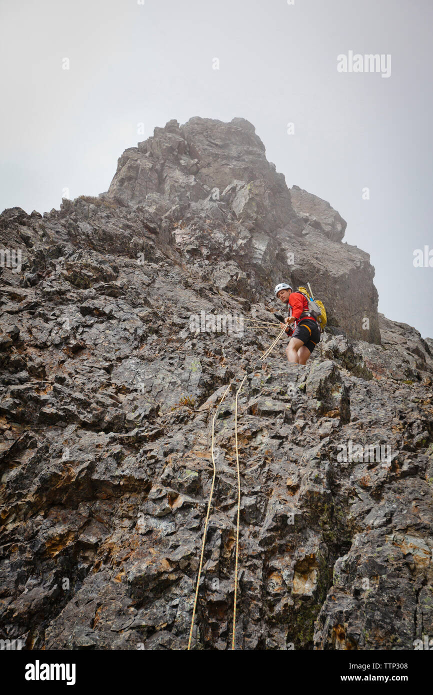Hiker sporty man sky hi-res stock photography and images - Alamy