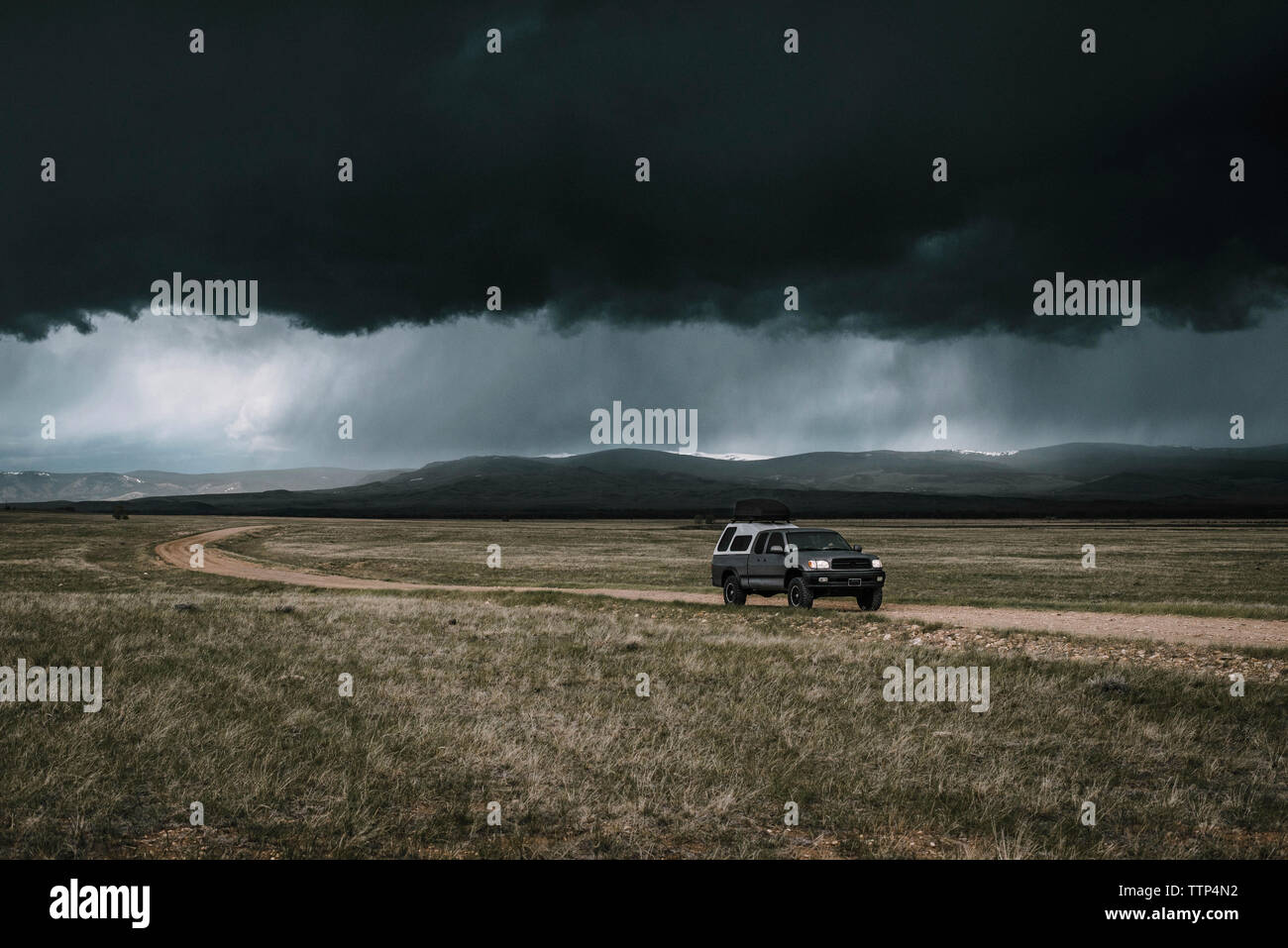Dark sky dirt road hi-res stock photography and images - Alamy