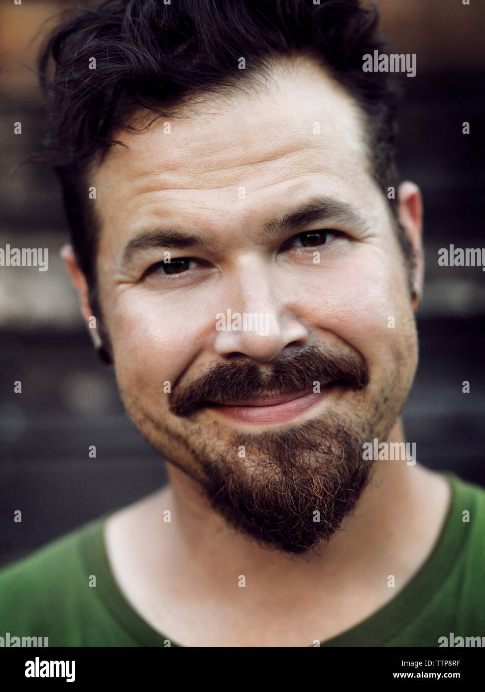 Smiling man portrait hi-res stock photography and images - Alamy