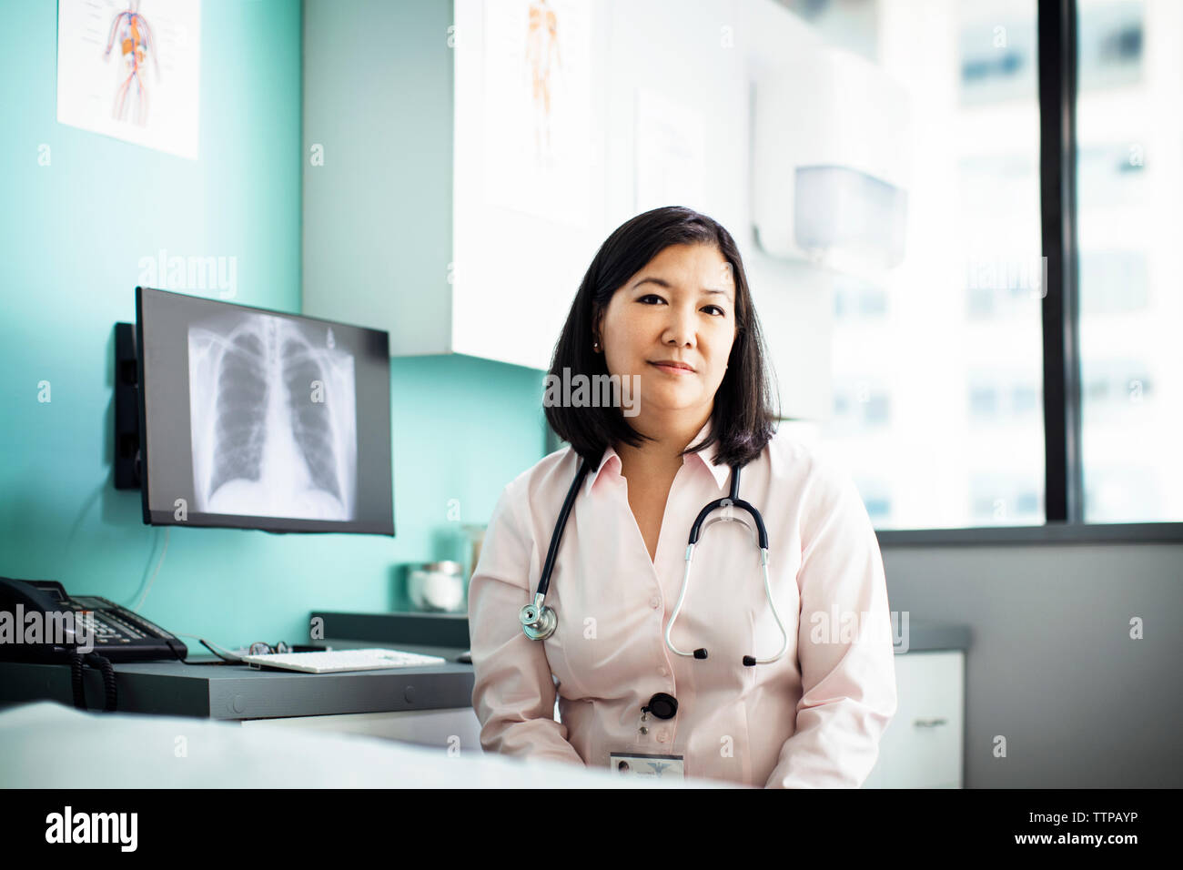 Black female doctor office sitting hi-res stock photography and images ...