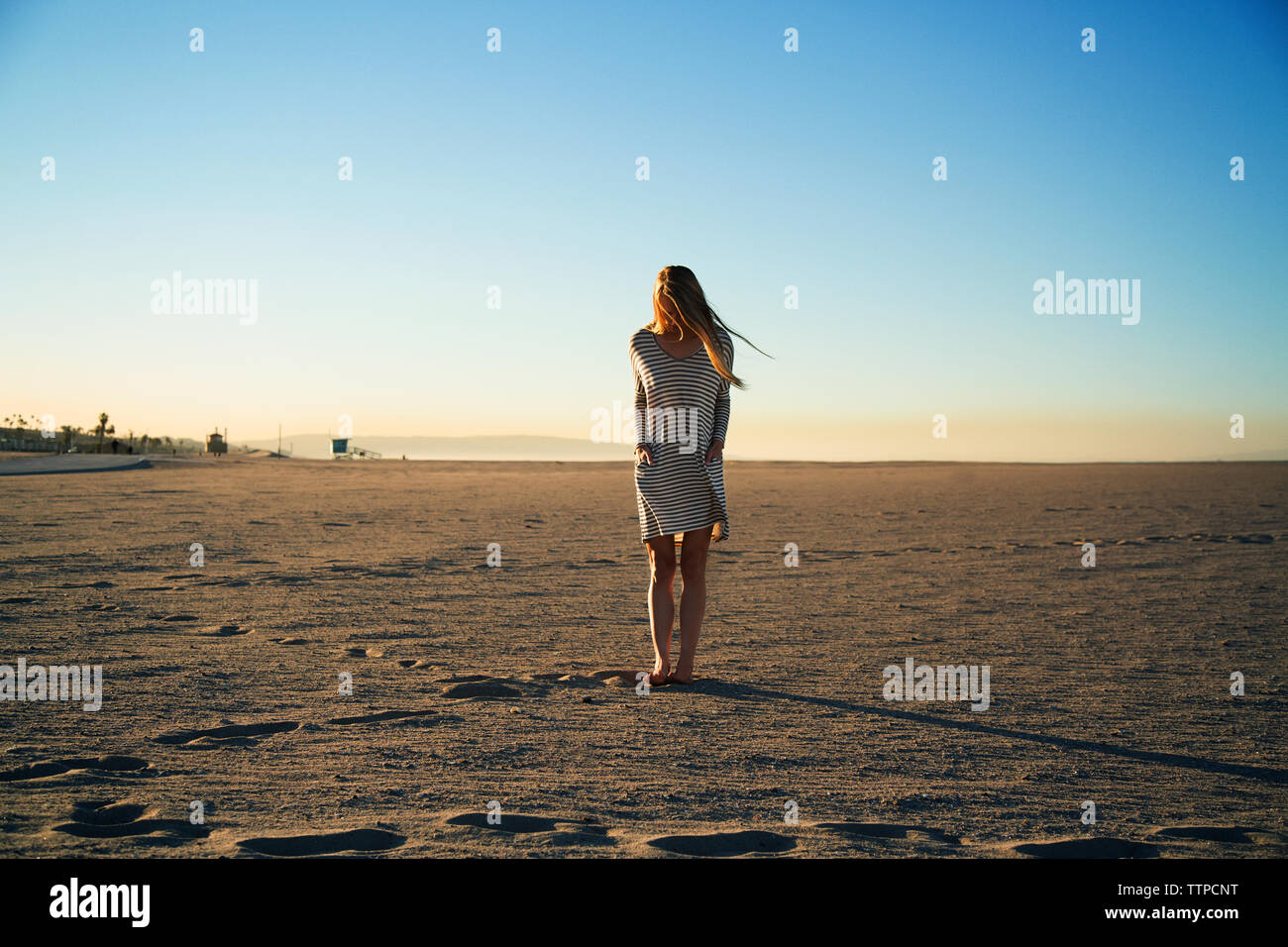 Woman sunset beach carefree hi-res stock photography and images - Alamy