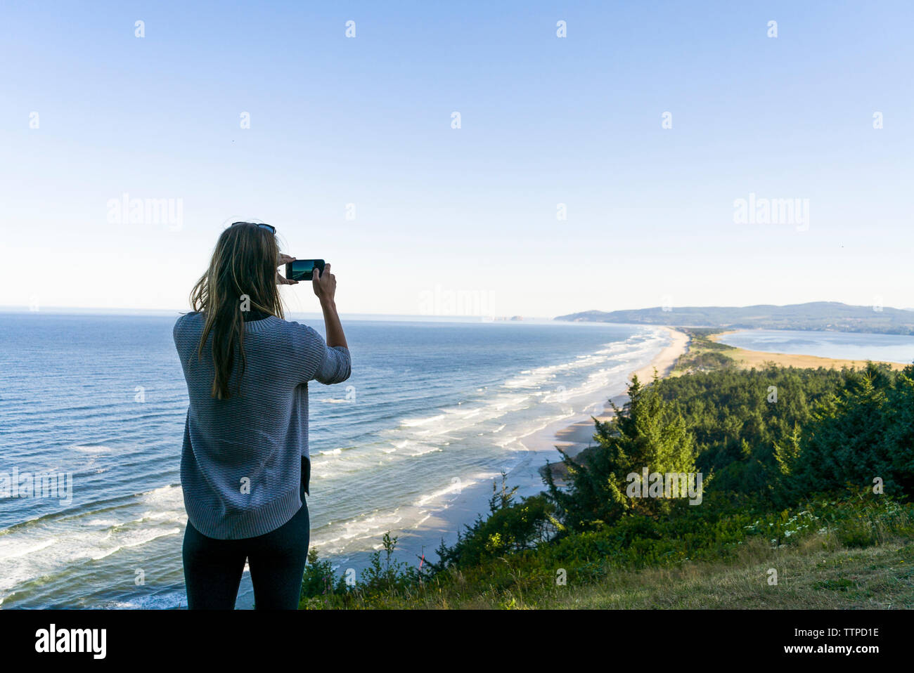 Woman and the sea hi-res stock photography and images - Alamy