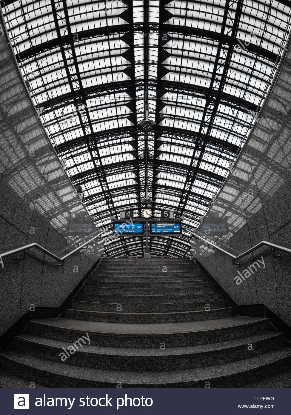 Koln Hauptbahnhof Stock Photos Koln Hauptbahnhof Stock Images Alamy