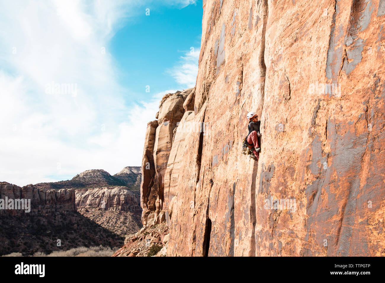 Lifestyle mountain climbing hi-res stock photography and images - Alamy