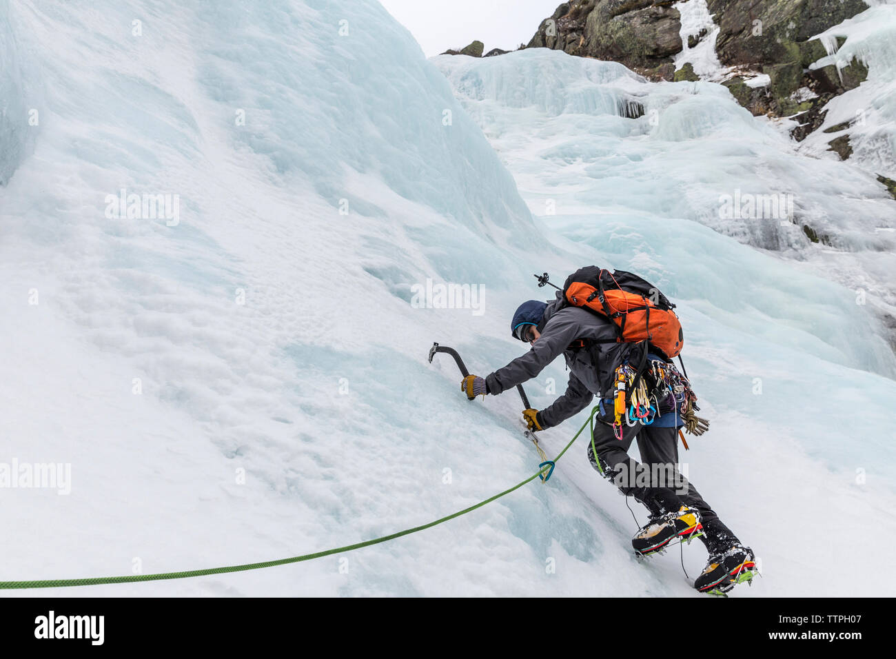 Ice axes and climbing rope hi-res stock photography and images - Alamy