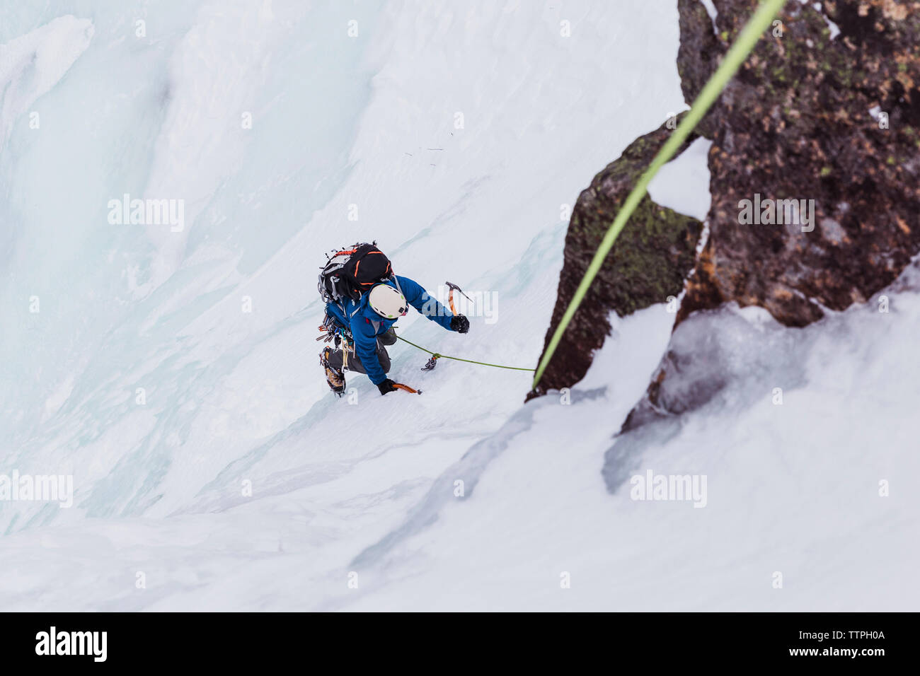 Ice axes and climbing rope hi-res stock photography and images - Alamy