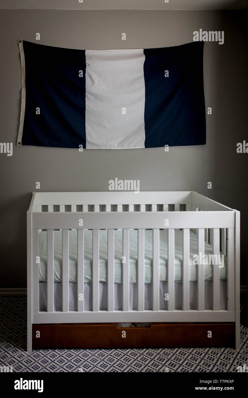 Empty crib hires stock photography and images Alamy