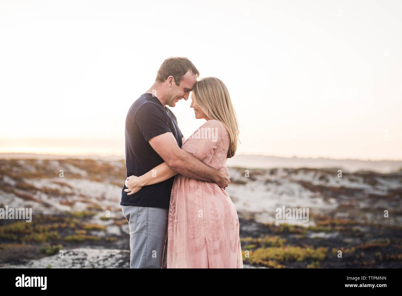 Side profile of a couple looking at each other Stock Photo - Alamy