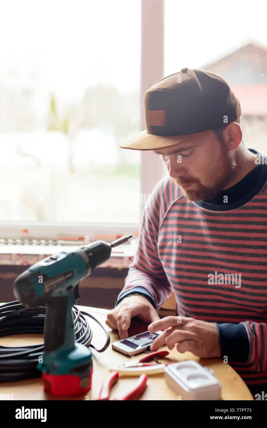 Man Using Power Tools High Resolution Stock Photography and Images - Alamy