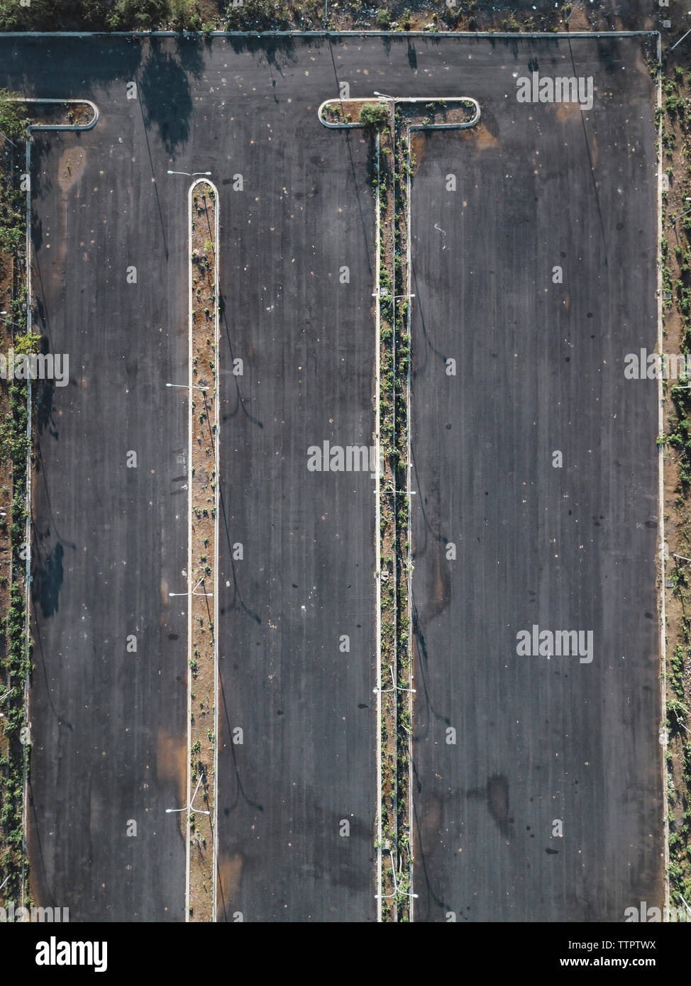 Empty city roads hi-res stock photography and images - Alamy