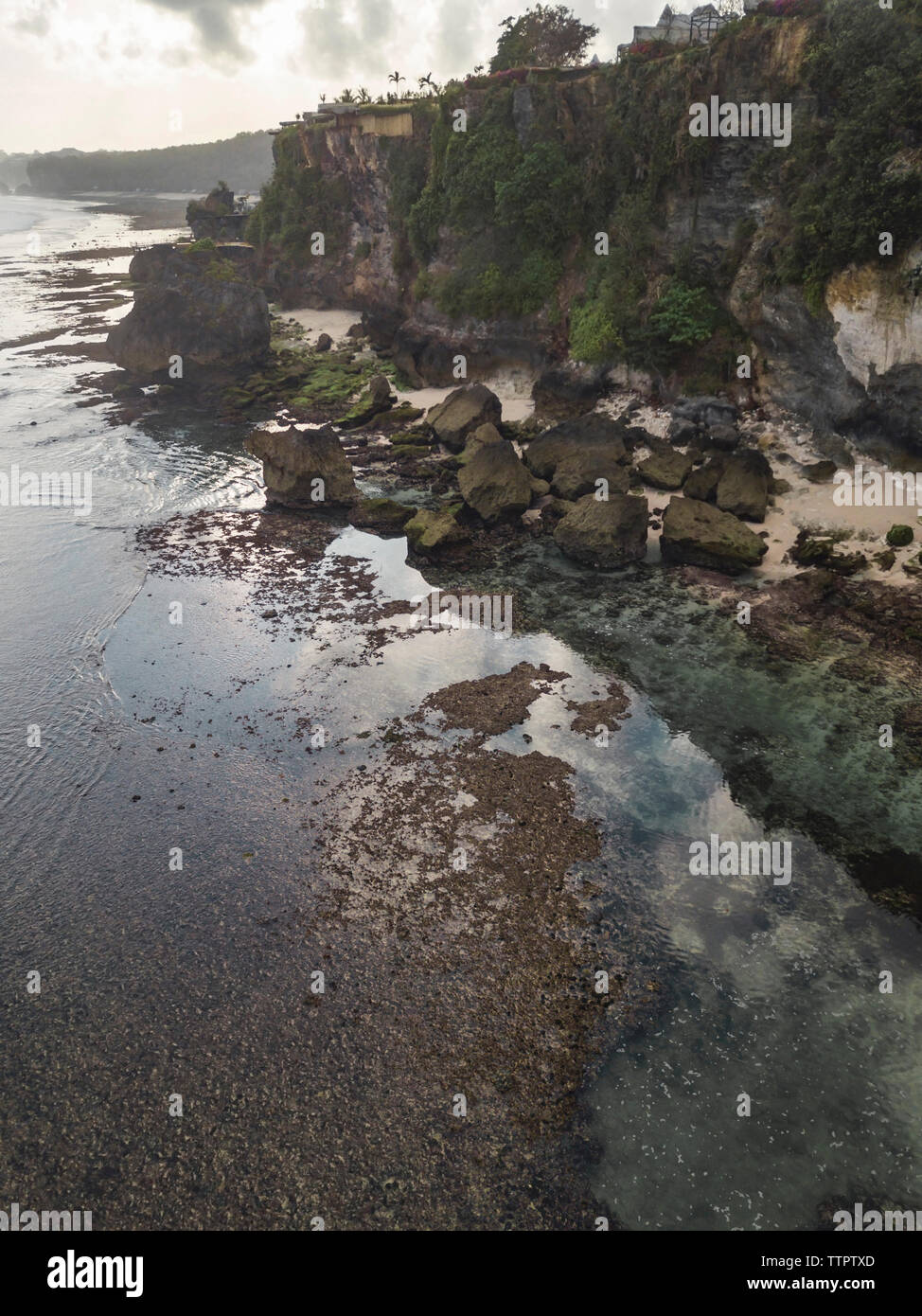 Beach view with rocks and mountains hi-res stock photography and images ...