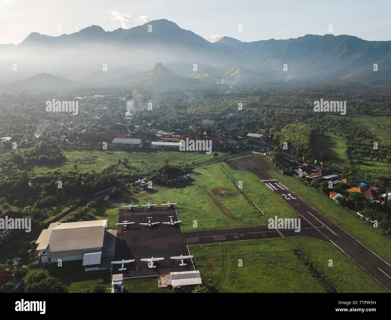 Aircraft parking hi-res stock photography and images - Alamy