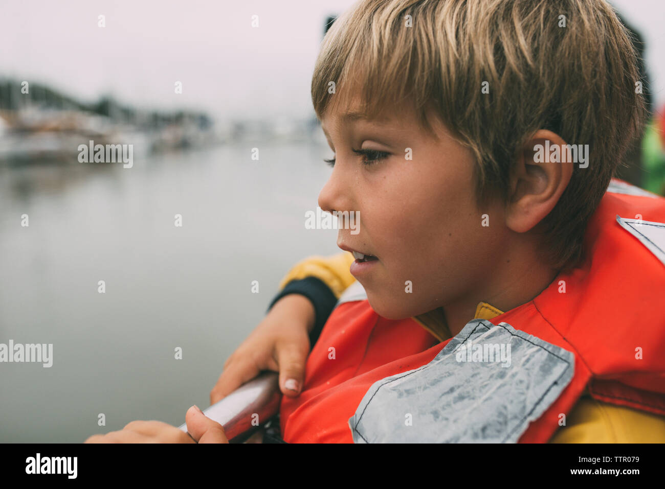 Boy at the sea hi-res stock photography and images - Alamy