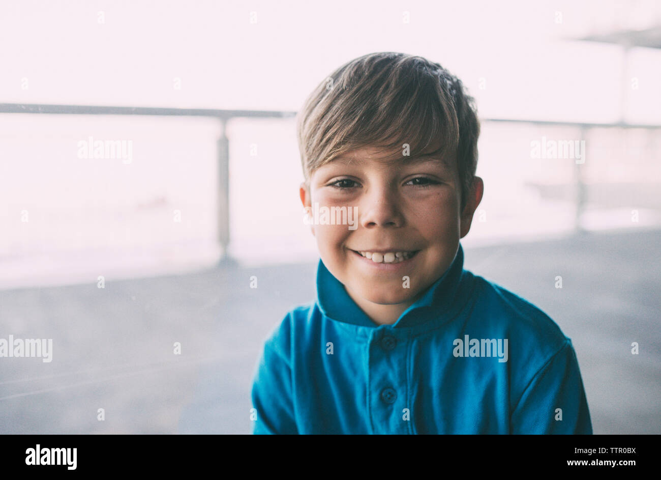 Boy wearing a blue t shirt hi-res stock photography and images - Alamy