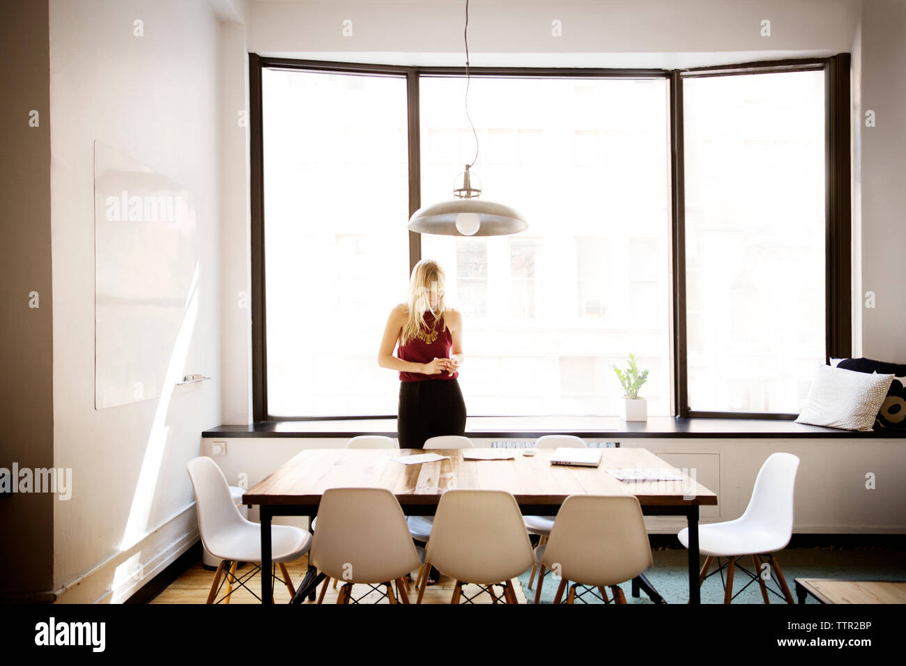 Long conference table hi-res stock photography and images - Alamy