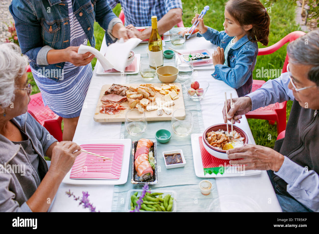 Family eating sushi hi-res stock photography and images - Alamy