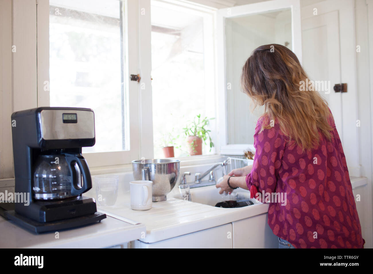 Woman washing long hair hires stock photography and images Alamy