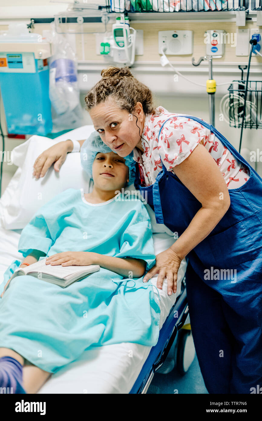 Woman wearing hospital gown hires stock photography and images Alamy