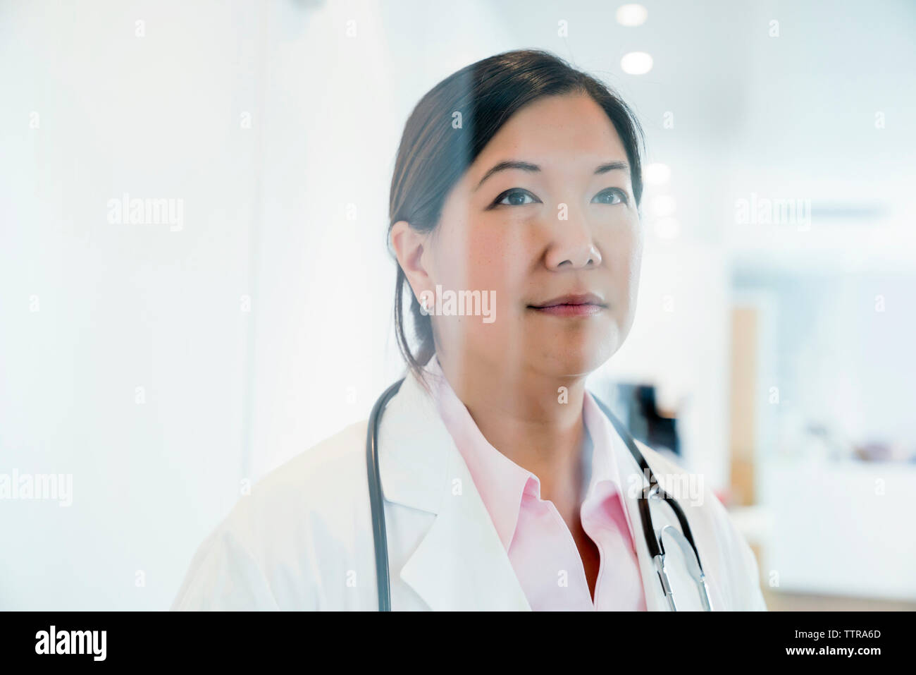 Thoughtful medical doctor woman hi-res stock photography and images - Alamy