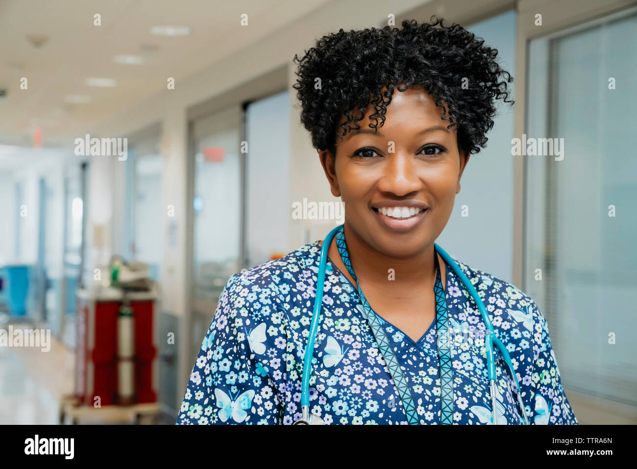 Black female doctor portrait hi-res stock photography and images - Alamy
