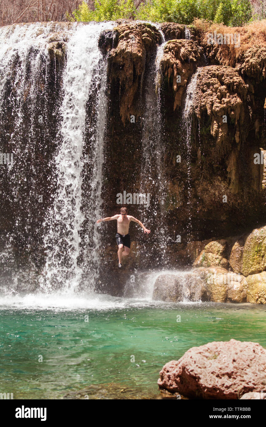 Man jumping from Havasu falls at Grand Canyon National Park Stock Photo