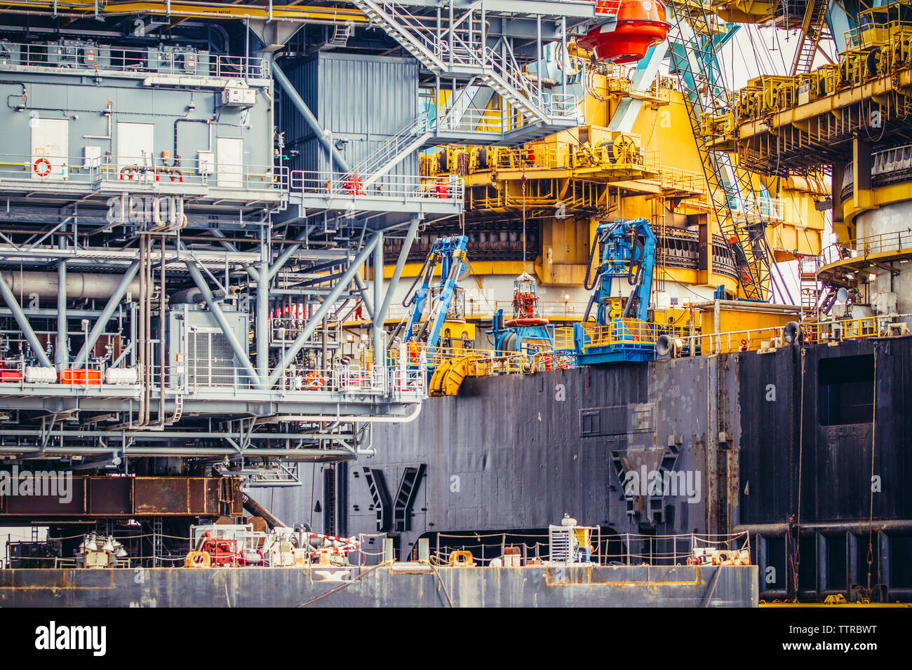 Commercial shipyard hi-res stock photography and images - Alamy