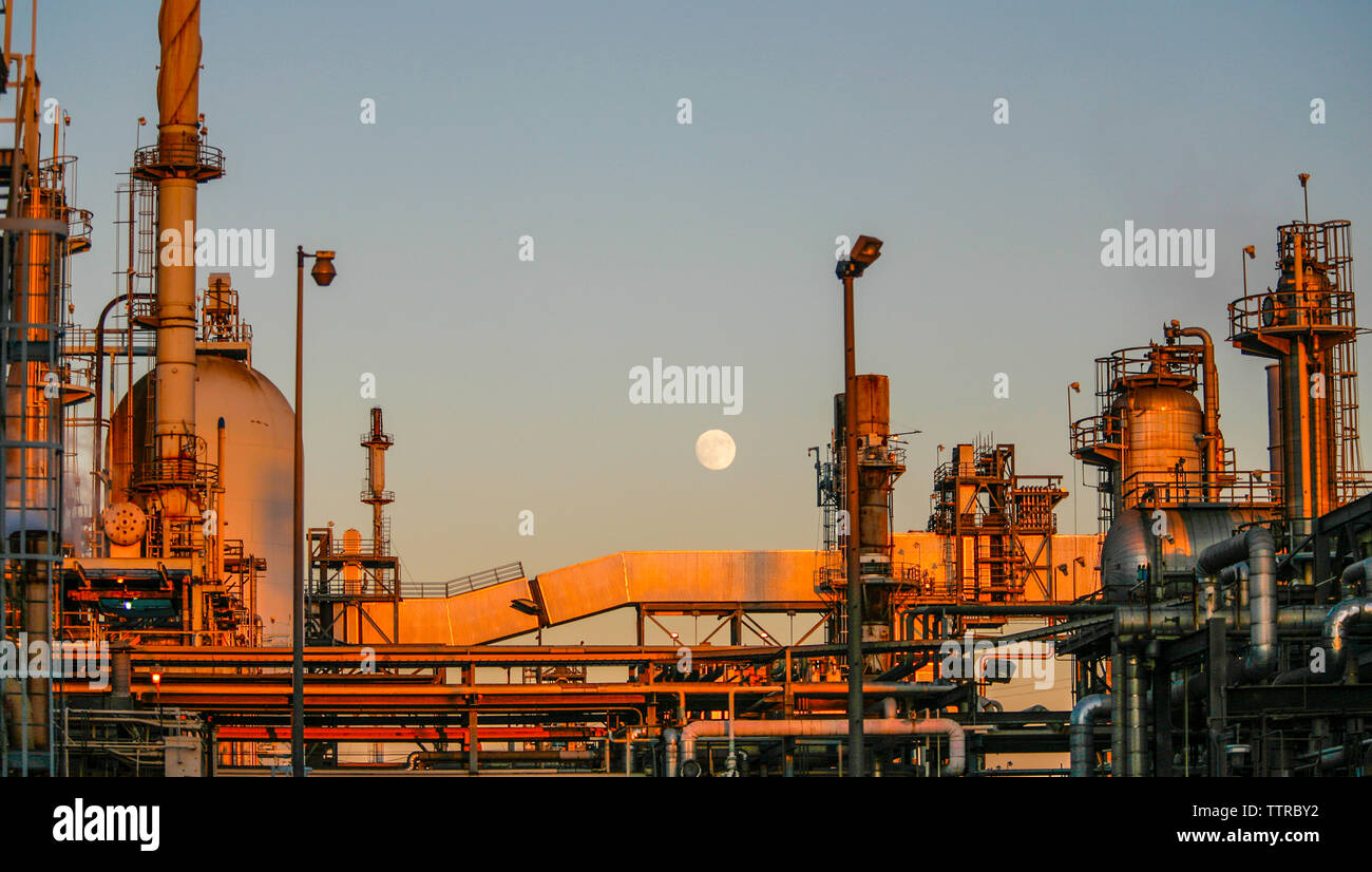 Storage tanks for oil at dusk hi-res stock photography and images - Alamy