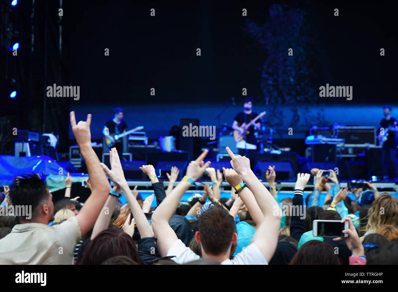 Crowd waving hands music concert hi-res stock photography and images ...