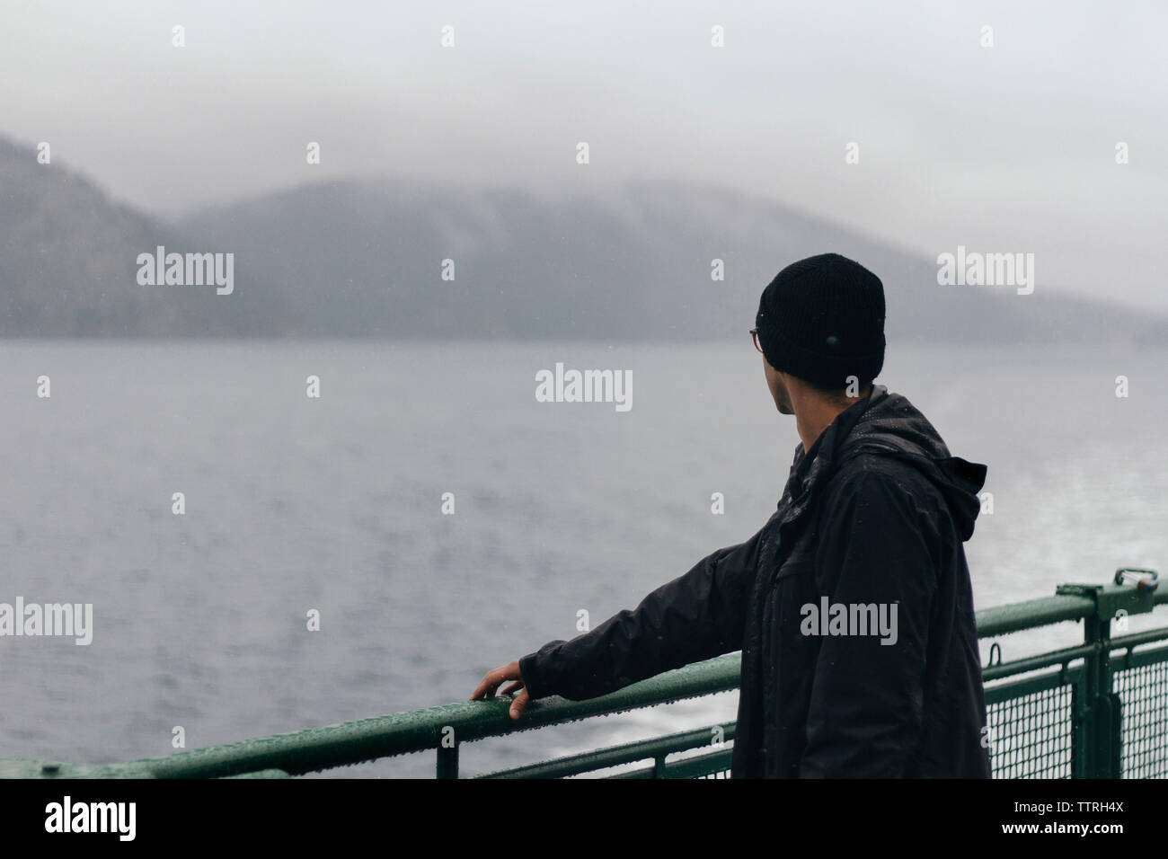 Man standing ship railing hi-res stock photography and images - Alamy