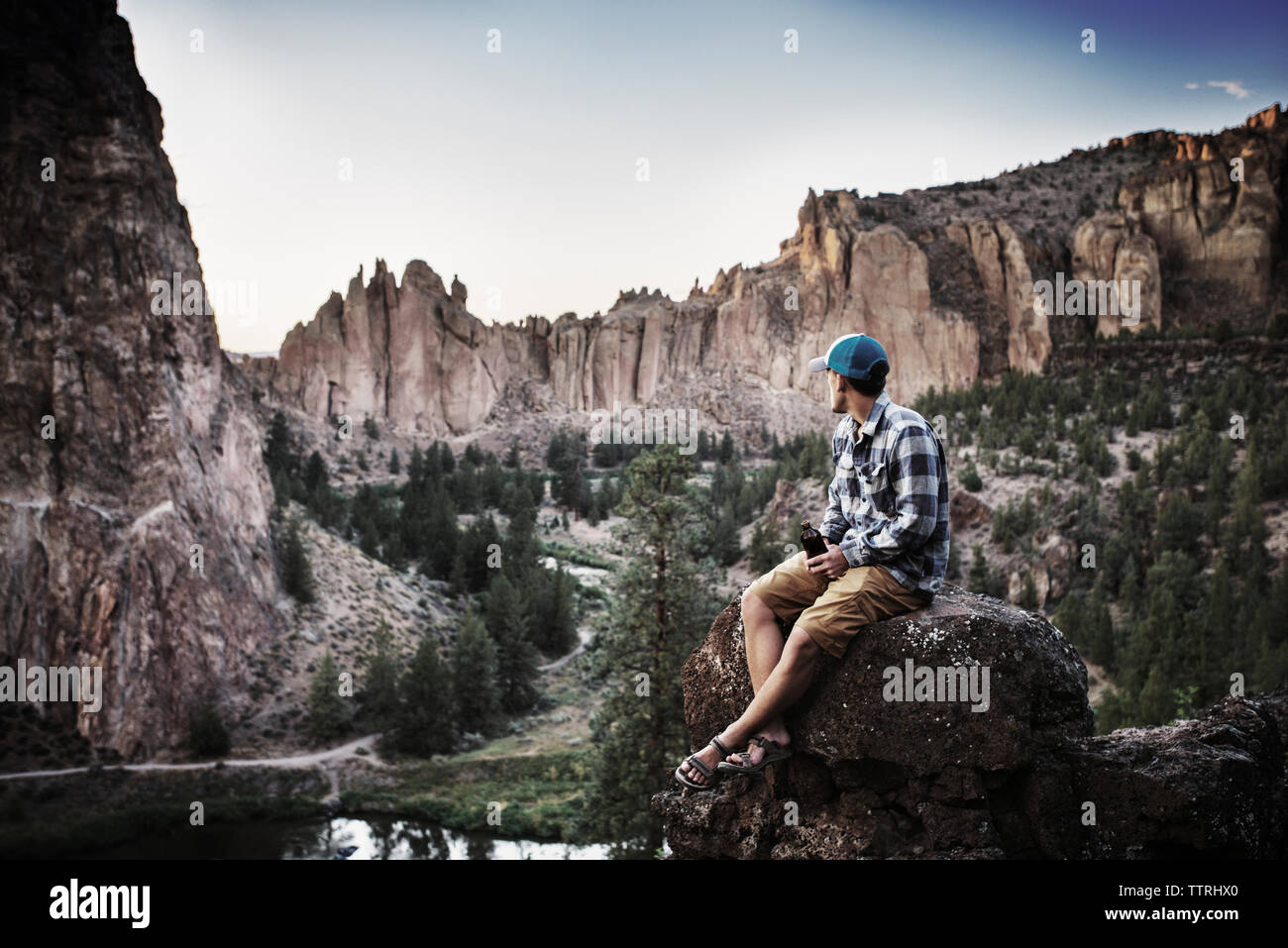 Old man sitting on rock hi-res stock photography and images - Alamy
